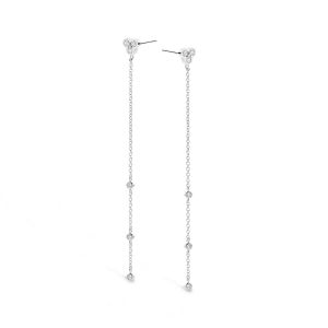 Spirit Icons - Alma øreringe i sølv. Hver ørestik er udformet som en lille trio af klare zirkonia, hvorpå der hænger en lang kæde med klare zirkonia. 43041.