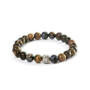 Alexander Lynggaard - Glaucophane herrearmbånd med runde glaucophan i jordfarver og et logoled i oxyderet sølv, på en elastisk silikonesnor. Bredde: 8 mm. C01180